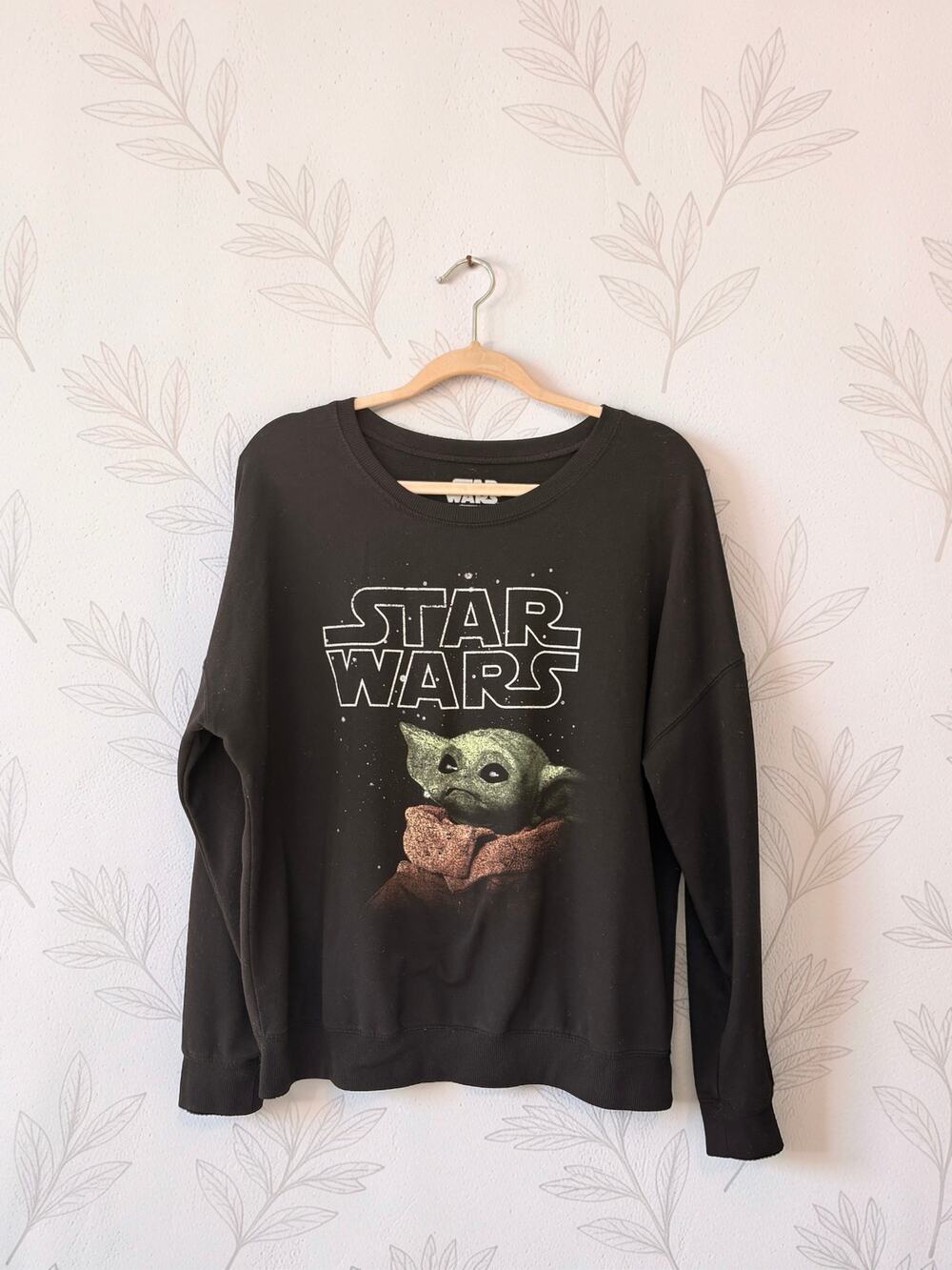 Star Wars Grogu Baby Yoda Graphic Sweatshirt Women’s Large Black Pullover